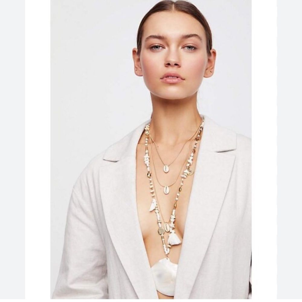Free People x 1 Tier Layer Necklace Gold Tone beading, charm, and chain
